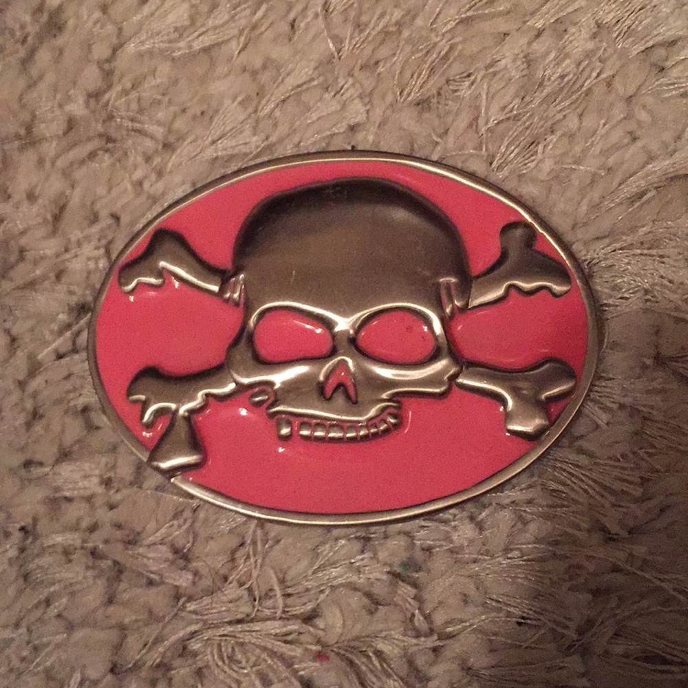 Pink skull belt buckle